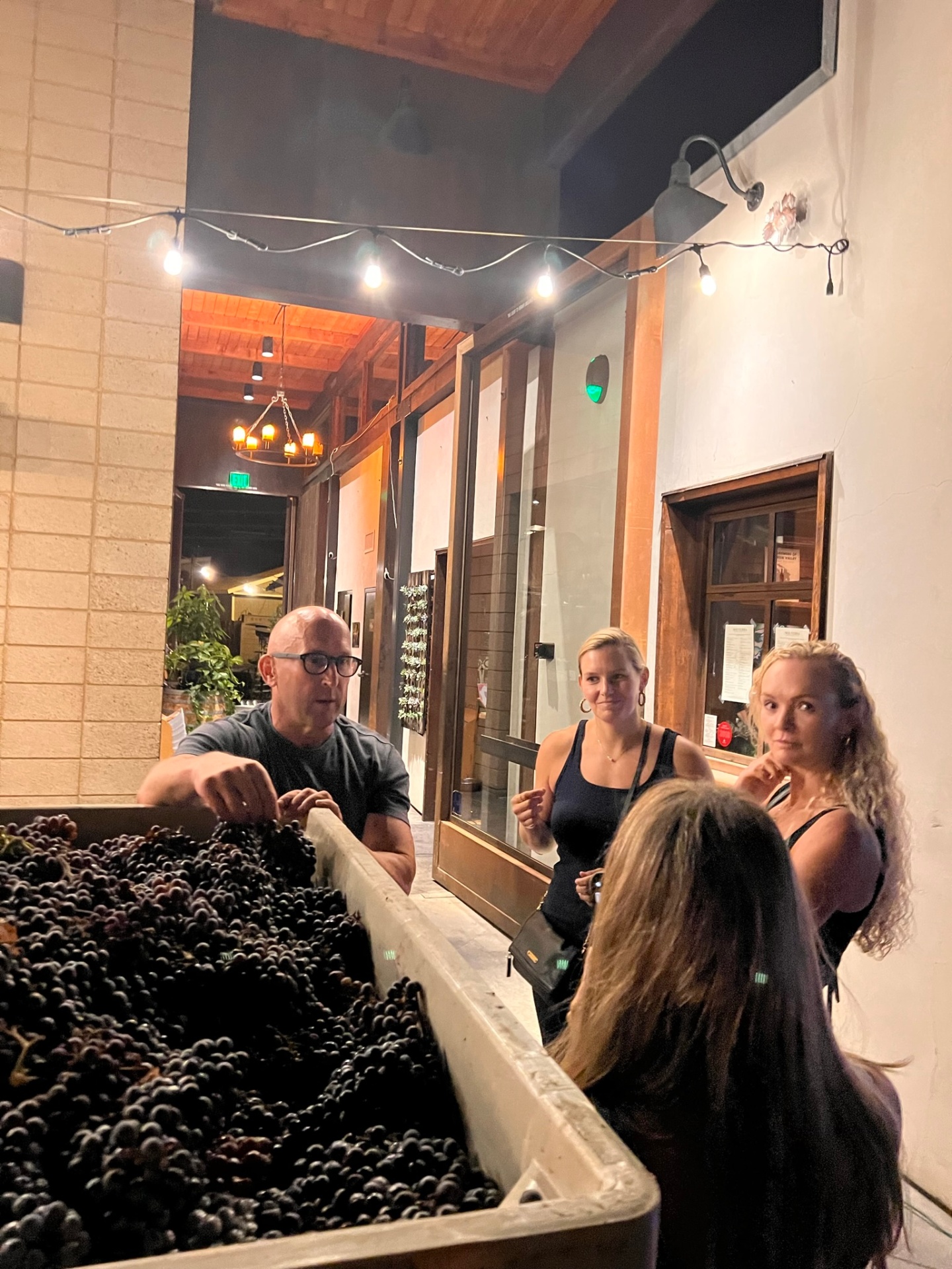 Sorting grapes with friends
